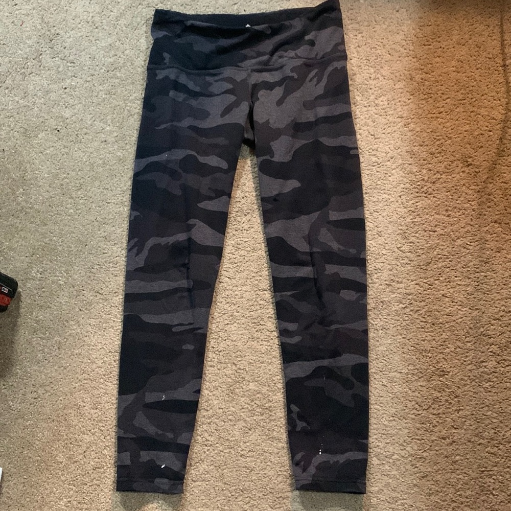 Camo size small leggings